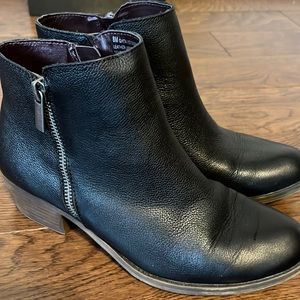 Kensie Black booties size 8